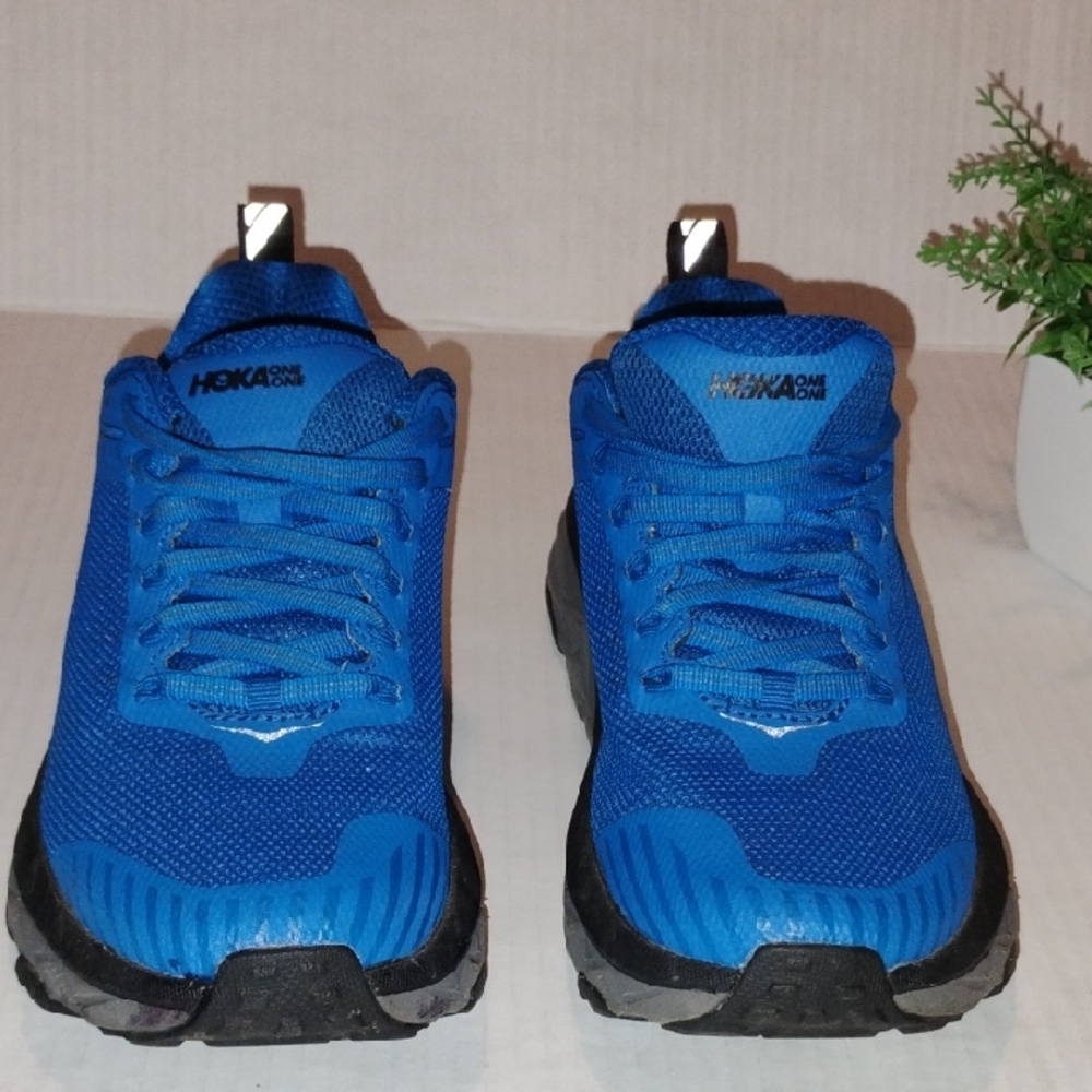 Hoka One One Challenger ATR 5. Womens size 6. Blue in color.